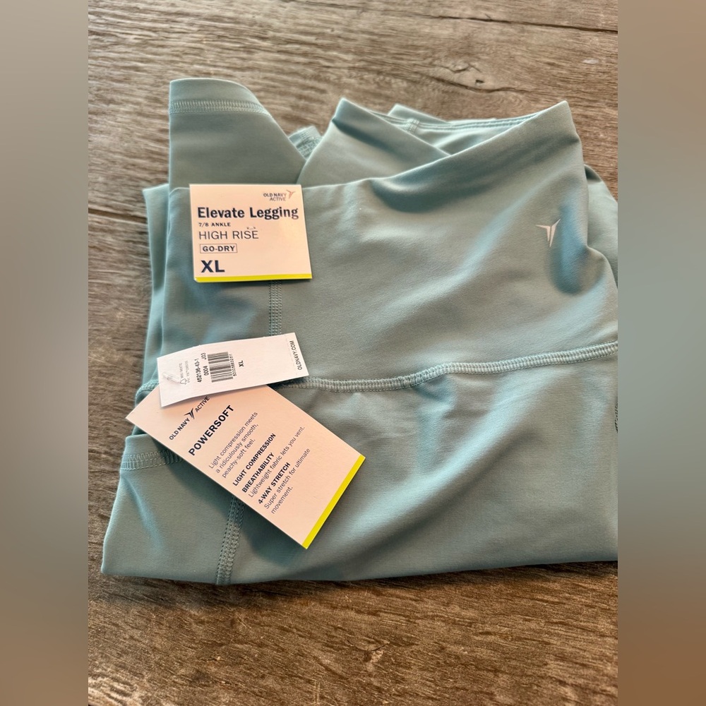 NWT Old Navy Active Elevate 7/8 Legging in Dusty Blue (XL)
